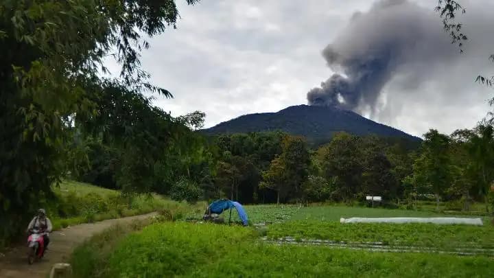 Gunung Marapi Meletus, Badan Geologi: Akibat Tekanan Pasokan Magma