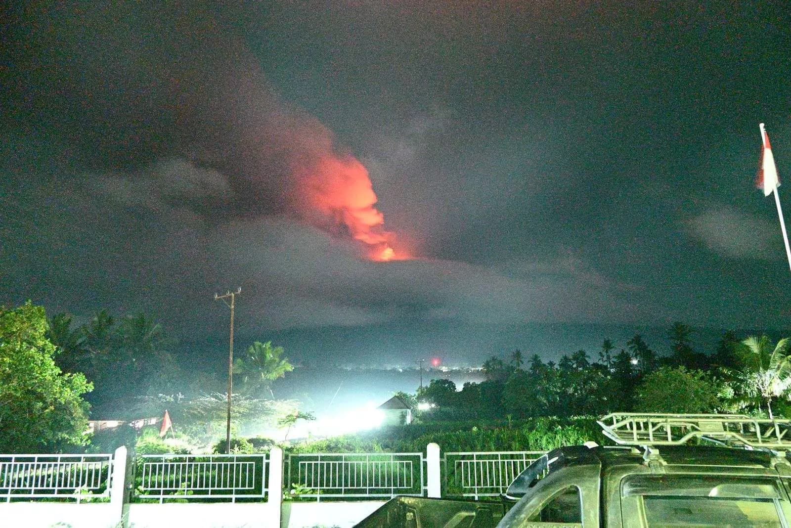 Ada Sinar Api, Badan Geologi Naikkan Status Gunung Lewotobi Laki-laki Jadi Siaga