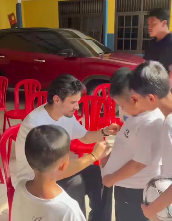 Nathan Tjoe-A-On dan Keluarga Banjir Pujian Usai Lakukan Baksos di Panti Asuhan