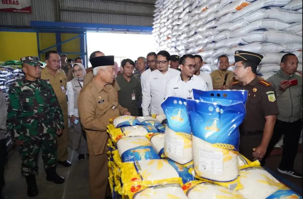 Sidak Pasar, Bupati Malang Pastikan Stok Bahan Pokok Penting Aman Hingga Lebaran