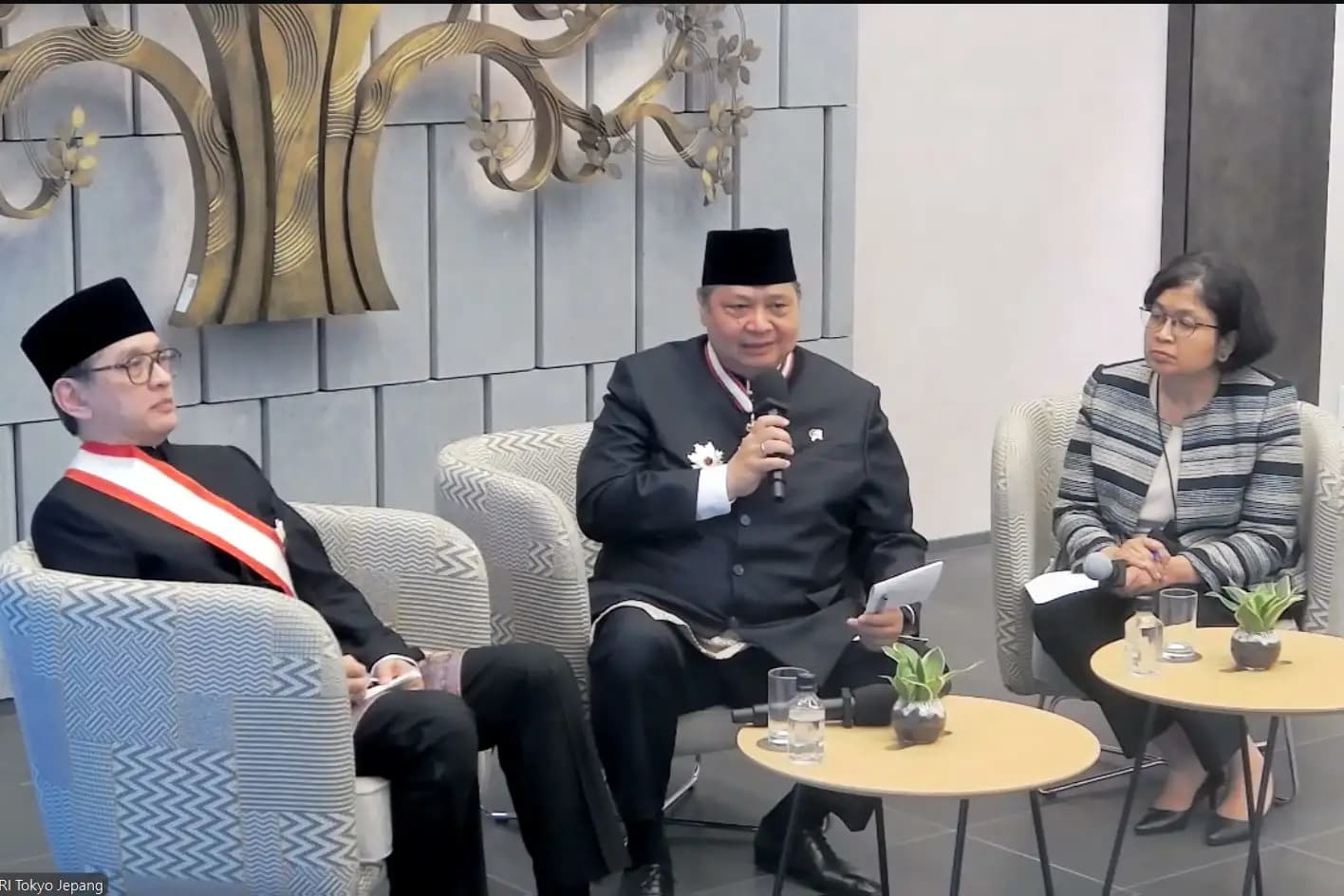 Terima Penghargaan dari Pemerintah Jepang, Menko Airlangga Tegaskan Kelanjutan Kerja Sama Ekonomi dan Bisnis dengan Jepang
