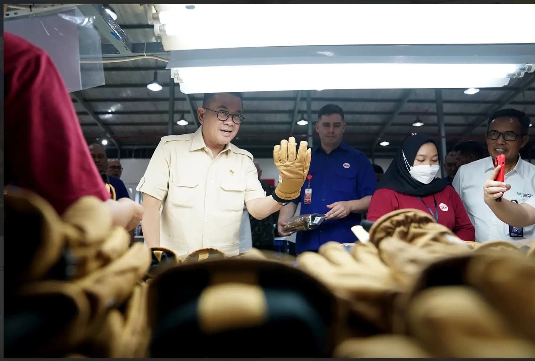 Sarung Tangan Sleman Tembus Pasar AS, Mendag: Bukti Produk Indonesia Berdaya Saing Global