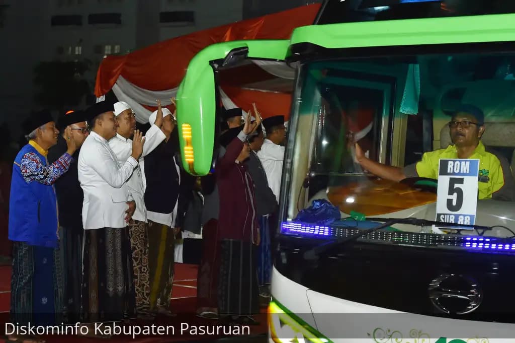 917 CJH Kabupaten Pasuruan Diberangkatkan, Bupati Rusdi: Tantangan Haji Tahun Ini Luar Biasa, Mari Saling Bantu