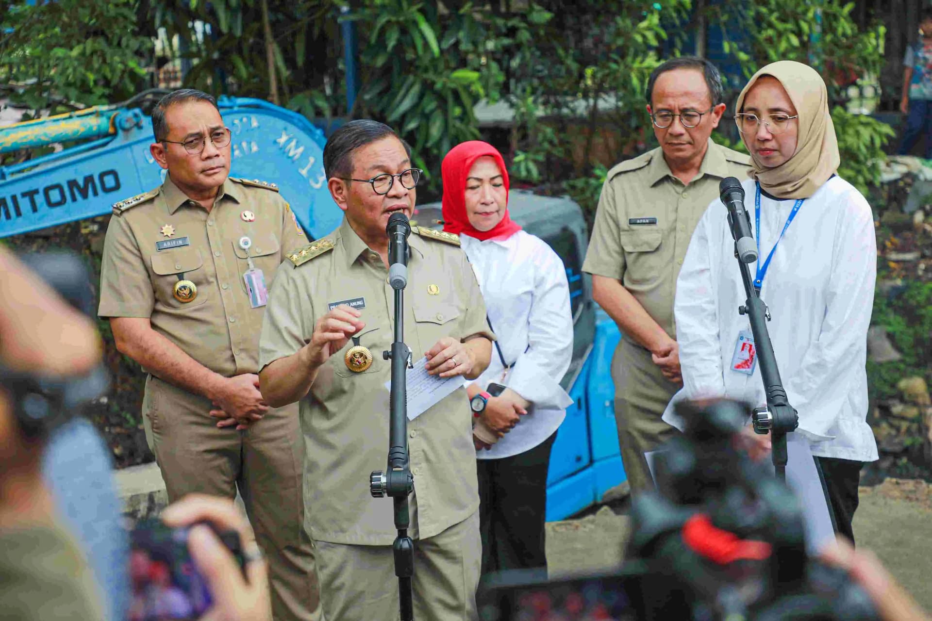Tinjau Pengerukan Kali Ciliwung, Gubernur Pramono Fokus Tangani Sanitasi Warga