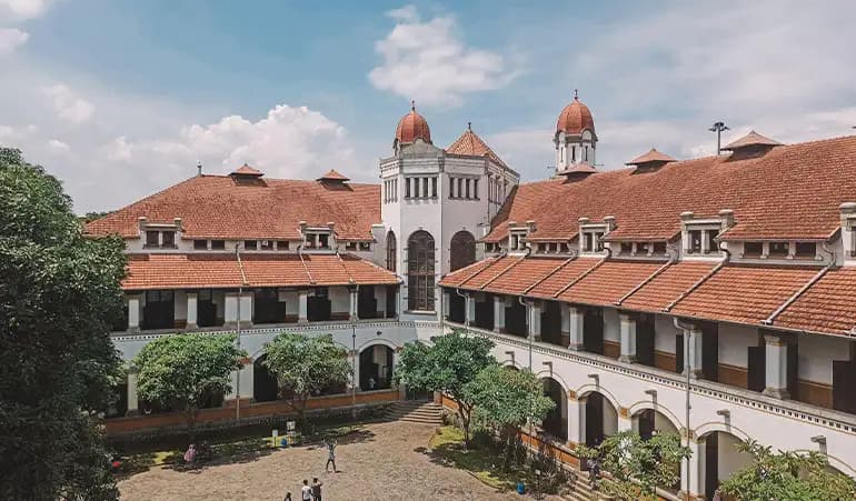 Lawang Sewu Jadi Saksi Sejarah Ibadah Kenaikan Isa Almasih yang Khidmat  