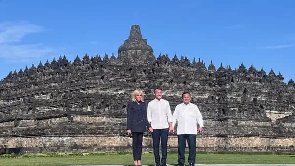Presiden Prancis Emmanuel Macron Kagumi Keagungan Borobudur sebagai Simbol Keunggulan Budaya Indonesia  