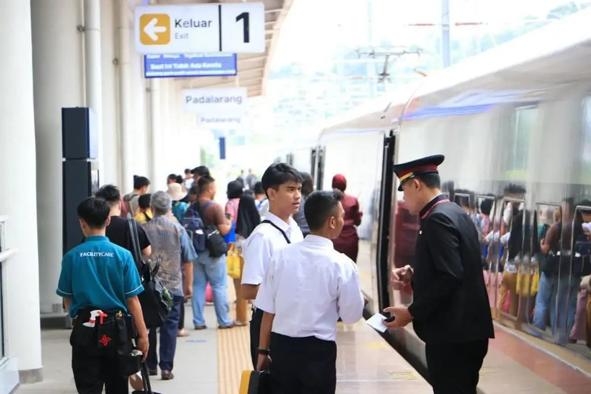Antusiasme Meningkat, Kereta Cepat Whoosh Catat Lonjakan Penumpang Saat Libur Kenaikan Isa Almasih  