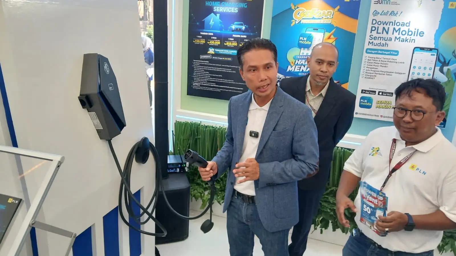 PLN Tawarkan Diskon Besar untuk Home Charging Kendaraan Listrik di IIMS 2025 Surabaya