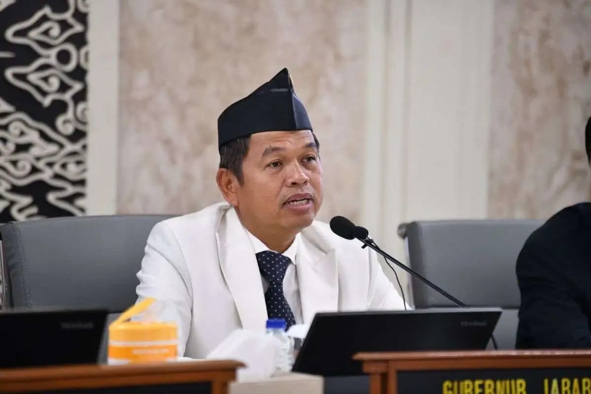 KDM Instruksikan Sekolah di Jabar Senin–Jumat, Terapkan Jam Malam Pelajar Mulai Juni 2025