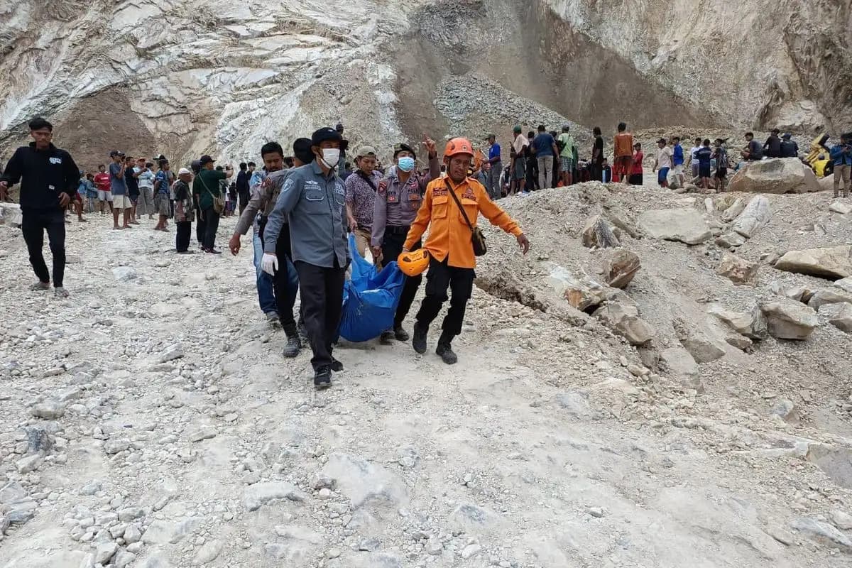 Longsor Tambang Gunung Kuda Cirebon: Sorotan Dunia dan Peringatan yang Diabaikan
