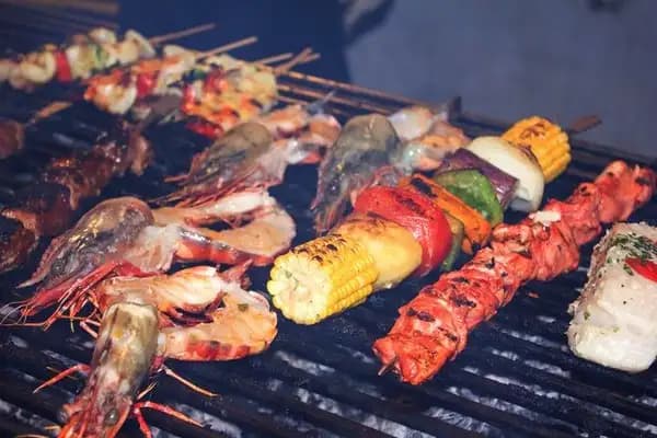 Nikmati Sensasi Kuliner Laut di Tepi Pantai Situbondo: Destinasi Wajib Pecinta Seafood