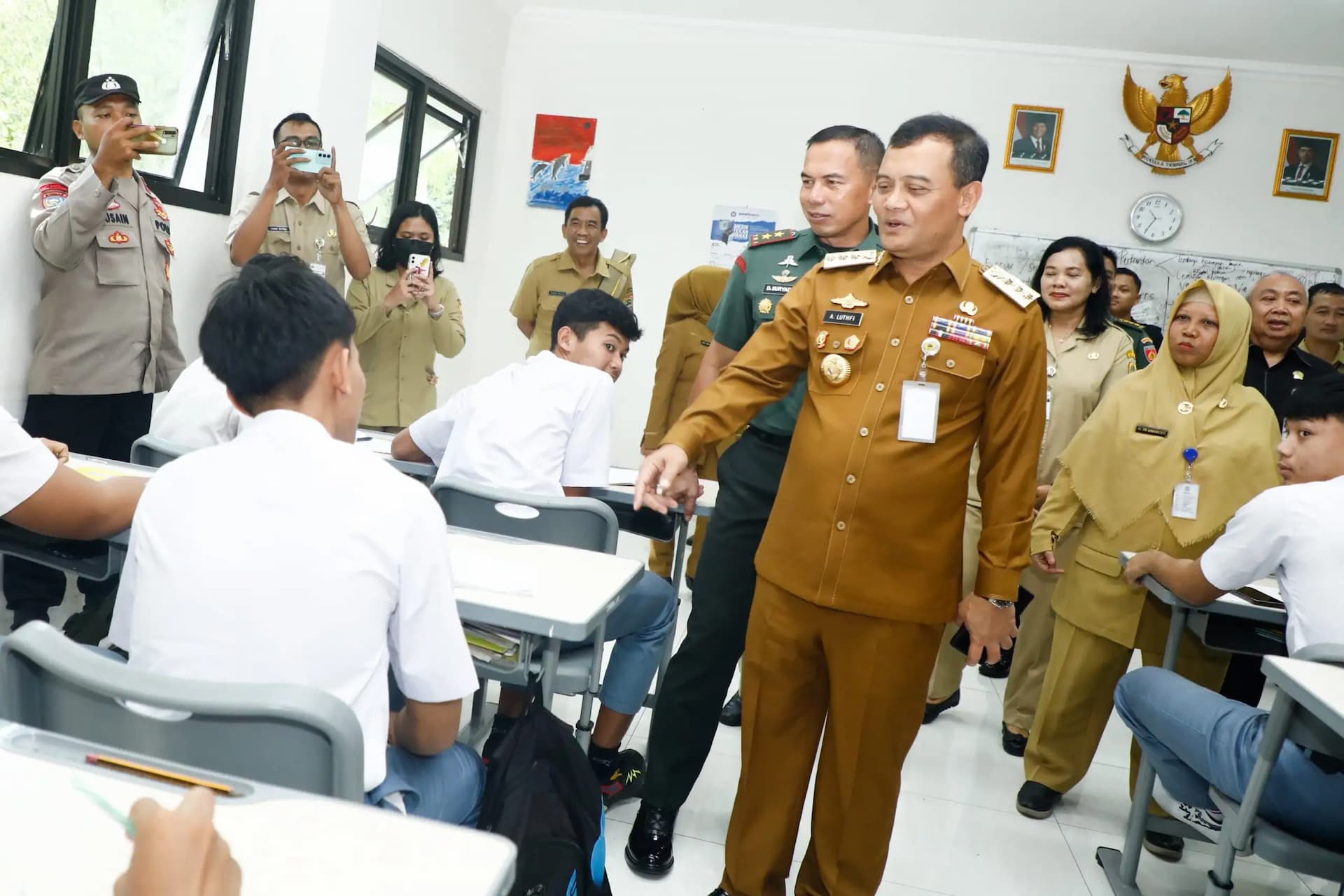 Jateng Gandeng Sekolah Swasta Demi Siswa Miskin: 5.004 Kursi Disiapkan