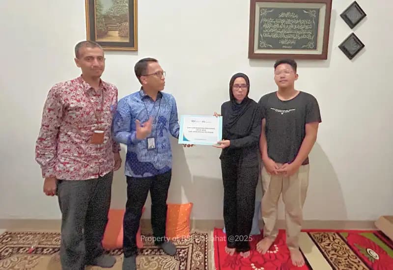 BSI Maslahat Berikan Bantuan Beasiswa Pendidikan untuk Adik Alm. Argo Ericko, Mahasiswa Penerima BSI Scholarship UGM