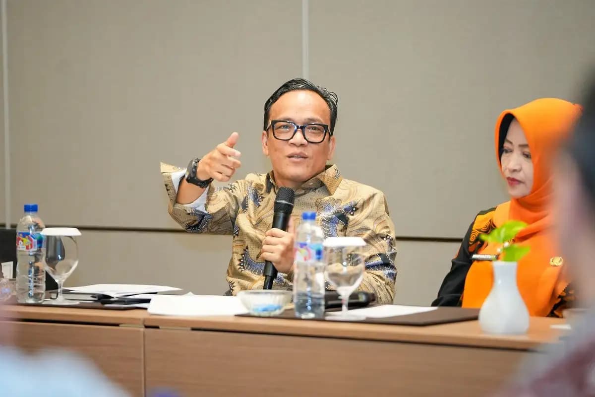 Wamenaker Janji Bantu 24 Karyawan Cokelat Bekasi yang Di-PHK Sepihak, Soroti Dugaan Union Busting  