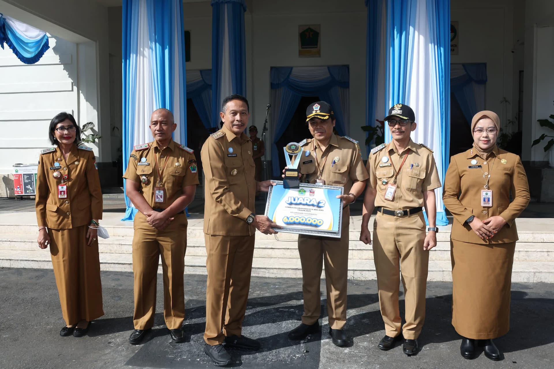 Serahkan Penghargaan, Walikota Wahyu: Lomba Kelurahan Harus Jadi Motivasi untuk Terus Berkembang