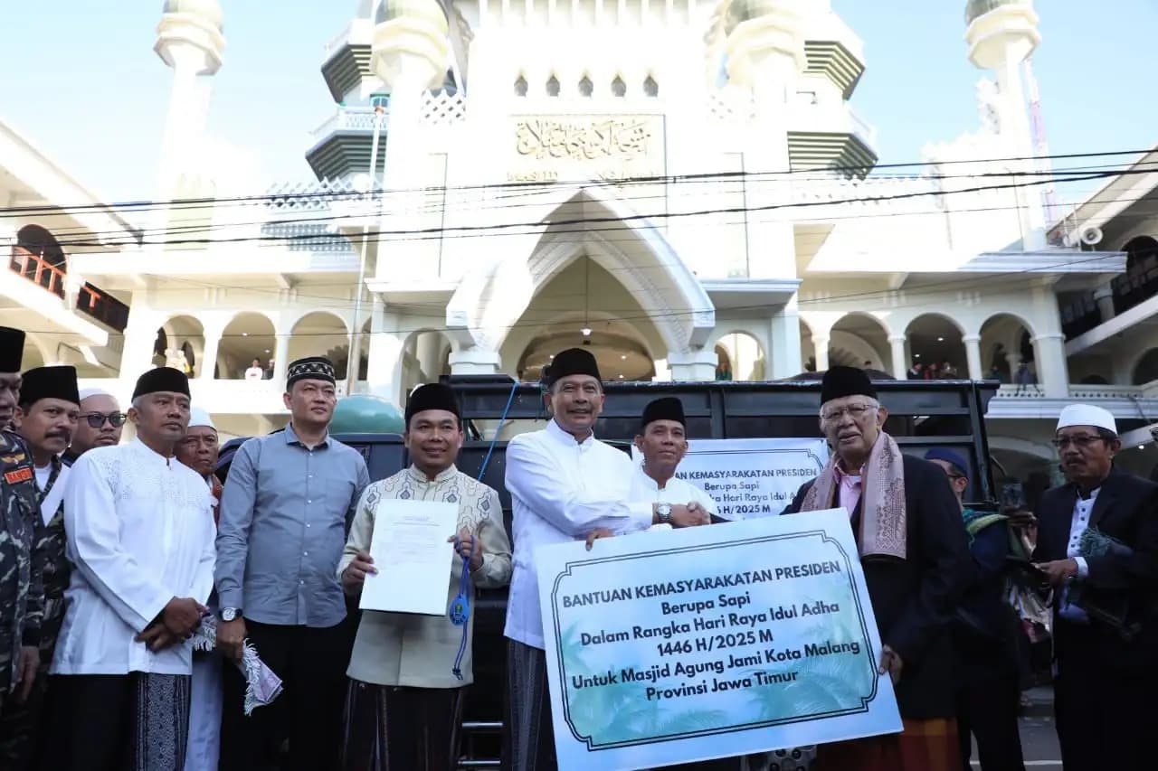 Walikota Malang Serahkan Sapi Kurban Bantuan Presiden Prabowo