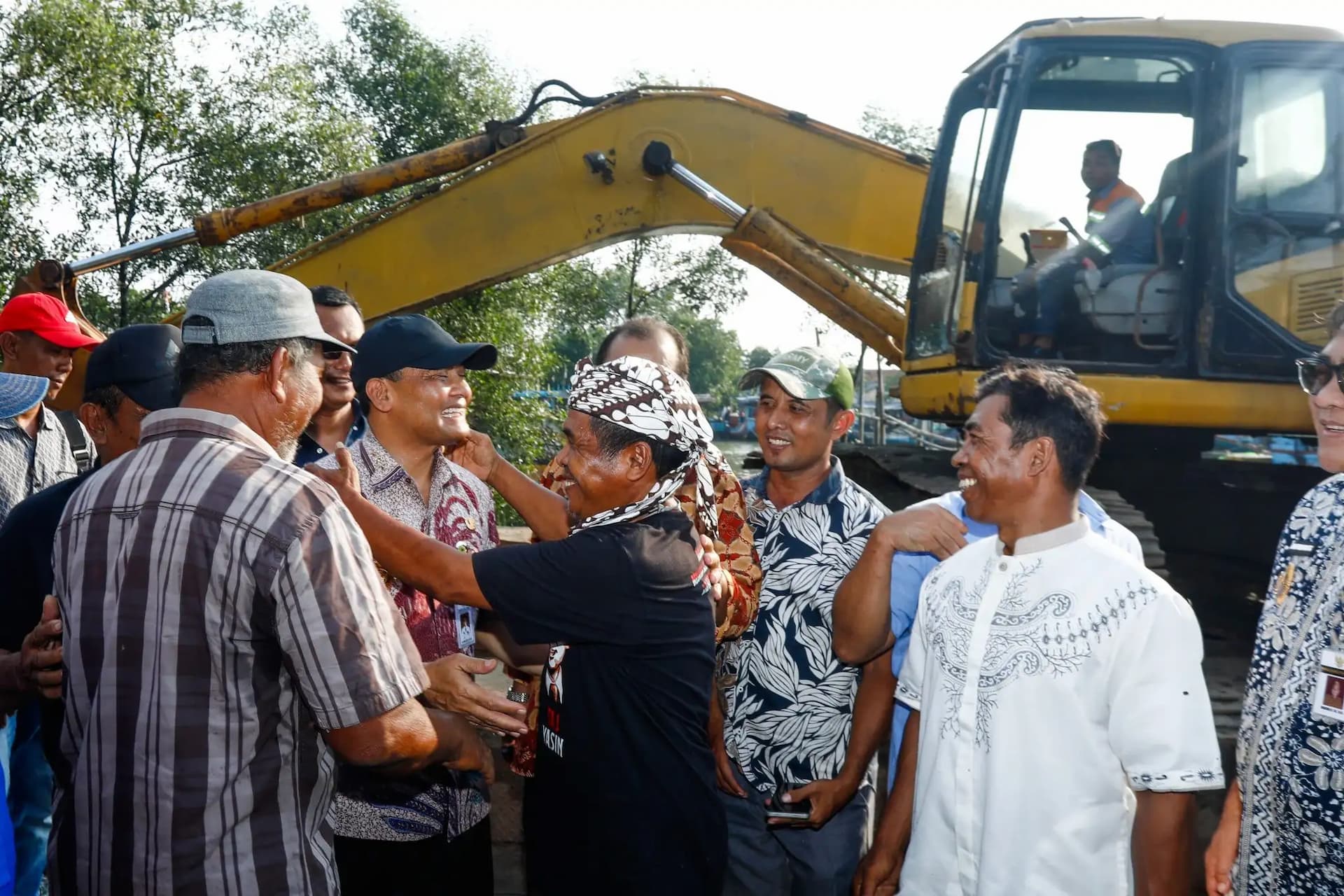 Permudah Akses Kapal, Gubernur Jateng Tinjau Pengerukan Muara Pelabuhan Asemdoyong Pemalang