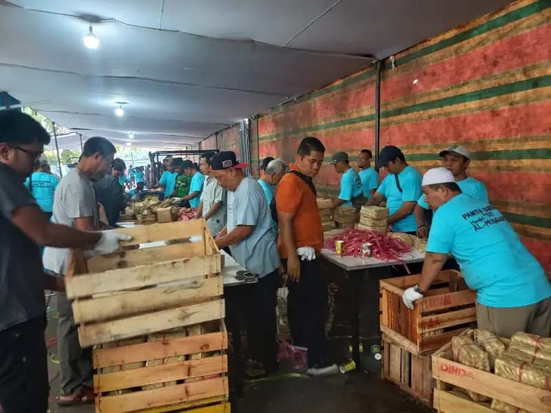 Distribusi Daging Kurban di Pasar Induk Kramat Jati Gunakan Wadah Ramah Lingkungan