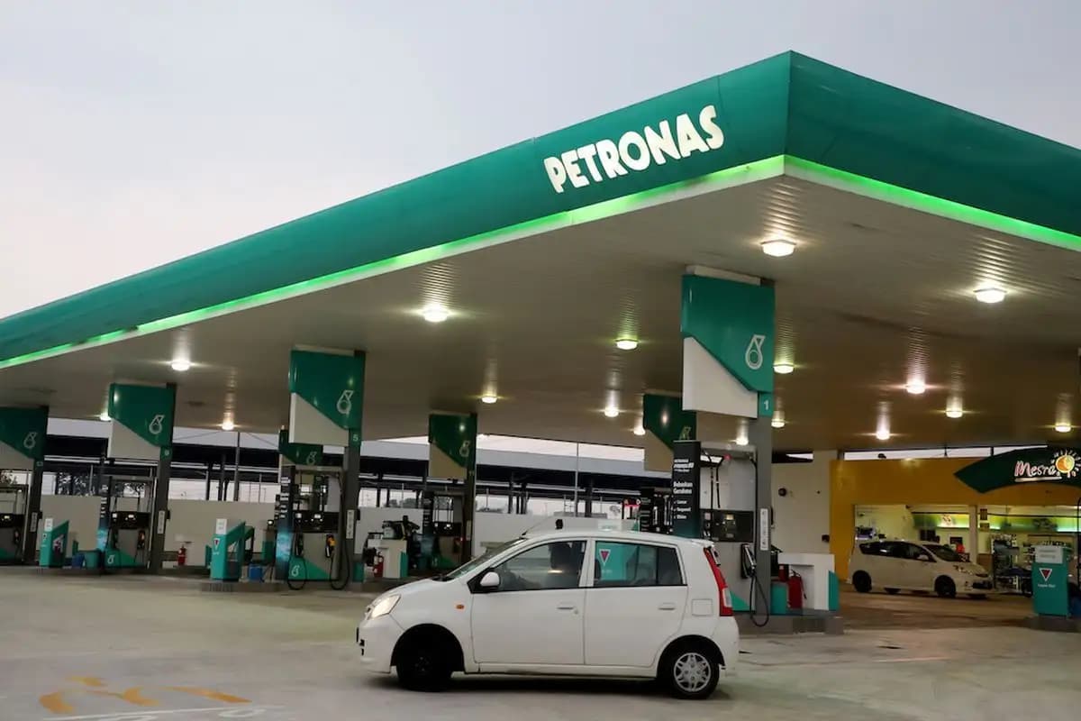 Petronas Lakukan PHK 10% Karyawan dalam Rangka Restrukturisasi Besar  