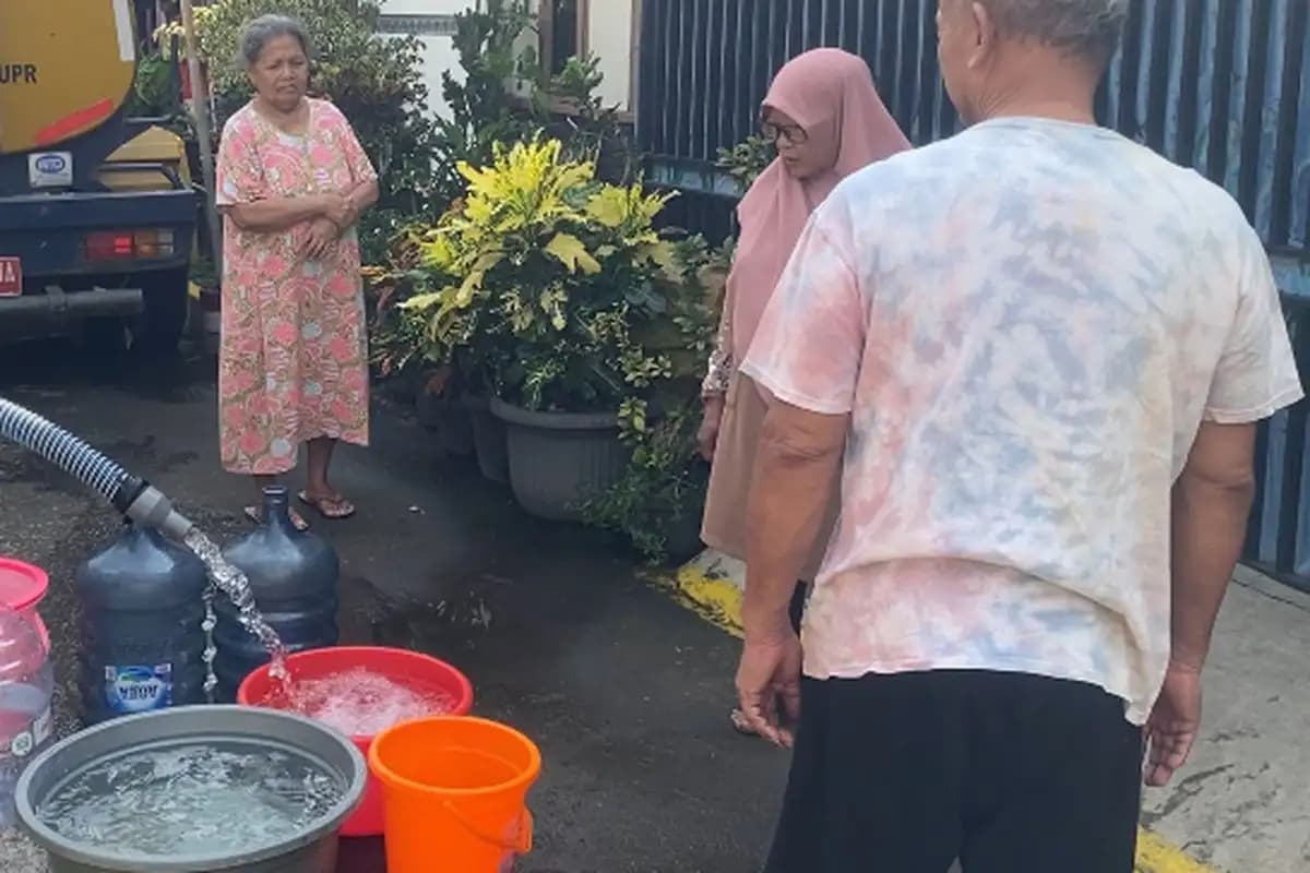 Gangguan Pasokan PDAM Bekasi Picu Kelangkaan Air, Warga Terpaksa Beli Galon hingga Mengungsi  