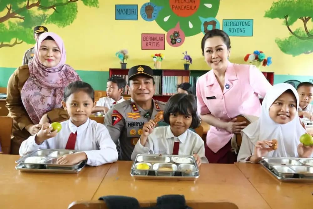 Polda Riau Luncurkan Program Makanan Bergizi Gratis untuk 3.578 Siswa Pekanbaru