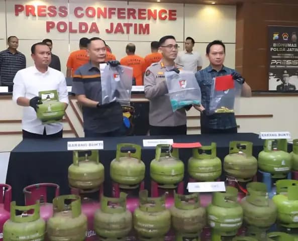 Polda Jatim Bongkar Gudang Pengoplosan Elpiji di Malang, Empat Tersangka Diamankan