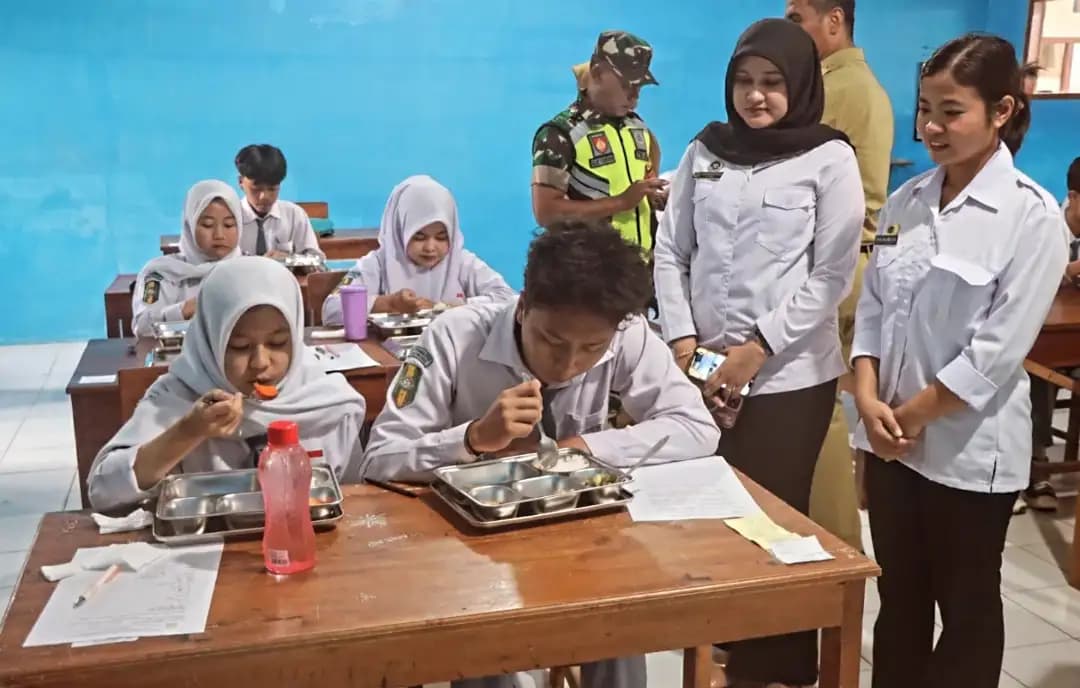 104 Santri di Sumowono Semarang Terima Paket Makan Bergizi Gratis