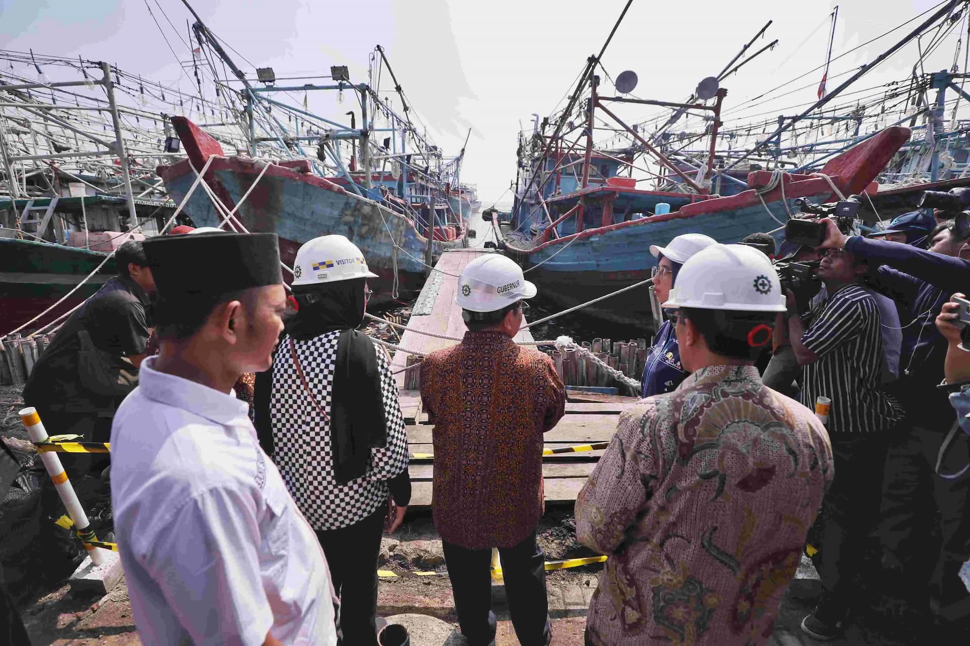 Mitigasi Banjir Rob di Muara Angke, Gubernur Pramono Tinjau Pembangunan Tanggul