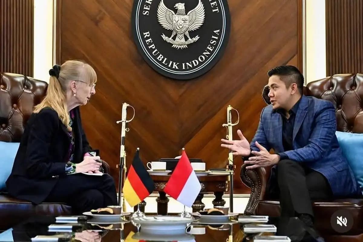 Seskab Teddy Bertemu Dubes Jerman Lepel, Bahas Kerja Sama Bilateral dan Pamitan  