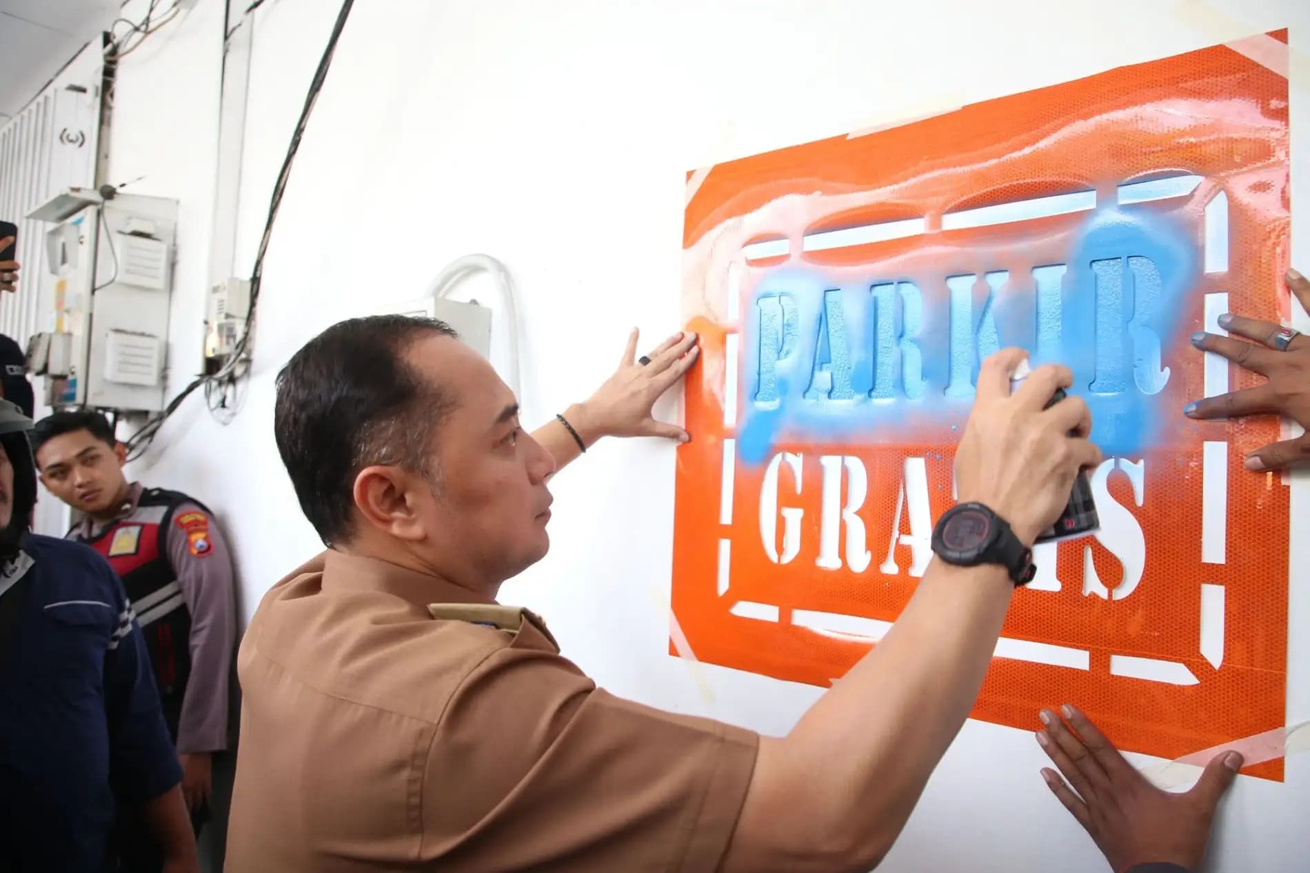 Pemkot Surabaya Tertibkan Parkir Rumah Makan dan Usaha Lain, Wajib Bayar Pajak 10 Persen