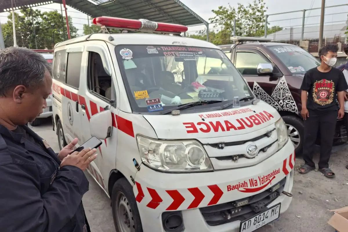 Ambulans Dirusak Massa Demo Truk ODOL di Karanganyar saat Hendak Jemput Pasien  