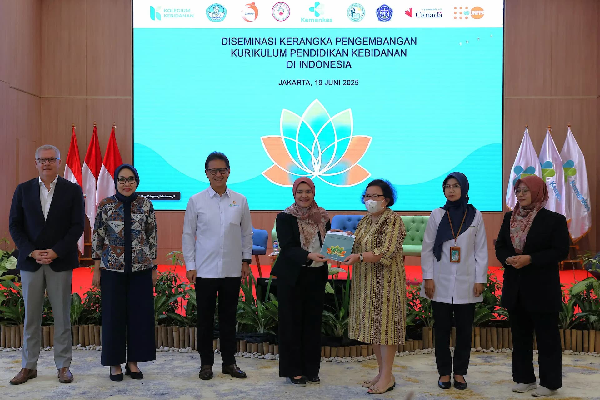 Kurikulum Baru Pendidikan Kebidanan Indonesia Diluncurkan, Fokus Turunkan Angka Kematian Ibu dan Bayi