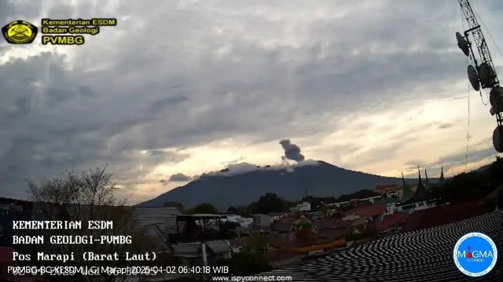 Gunung Marapi Erupsi, Masyarakat Diminta Waspada dan Tidak Beraktivitas dalam Radius 3 Km