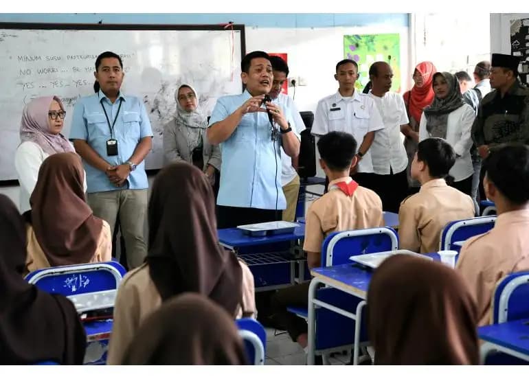 Kemenkop Salurkan 959 Liter Susu Pasteurisasi untuk Program Makan Bergizi Gratis