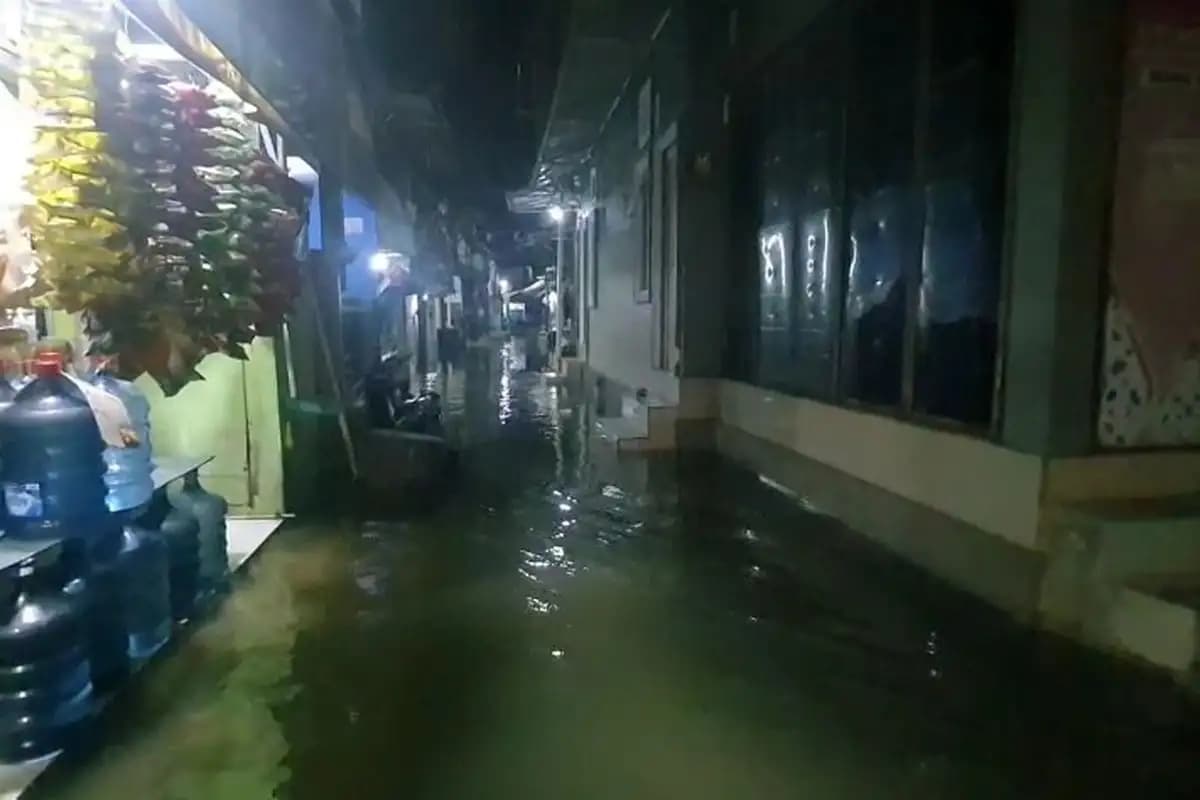 Banjir Rob Rendam Muara Angke, Ketinggian Air Capai 55 Cm  