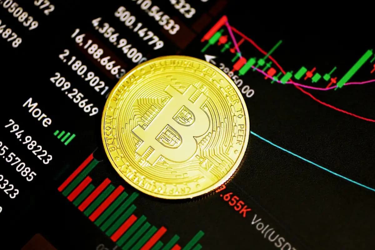 Serangan AS ke Iran Picu Rontoknya Pasar Kripto, Bitcoin Jatuh di Bawah US$100.000  