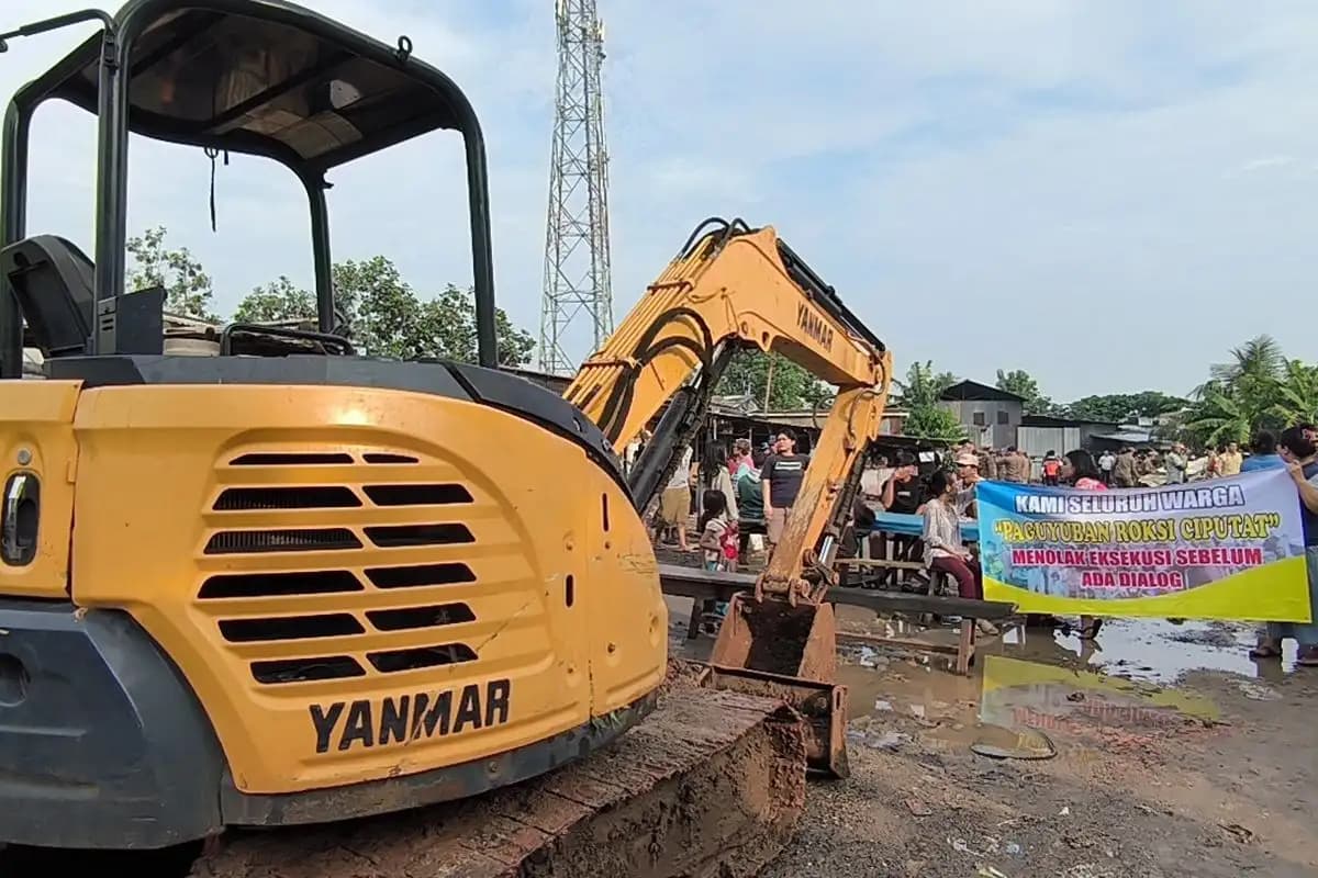 Warga Roxy Ciputat Halangi Penggusuran dengan Kursi, Minta Dialog dengan Pemkot Tangsel  