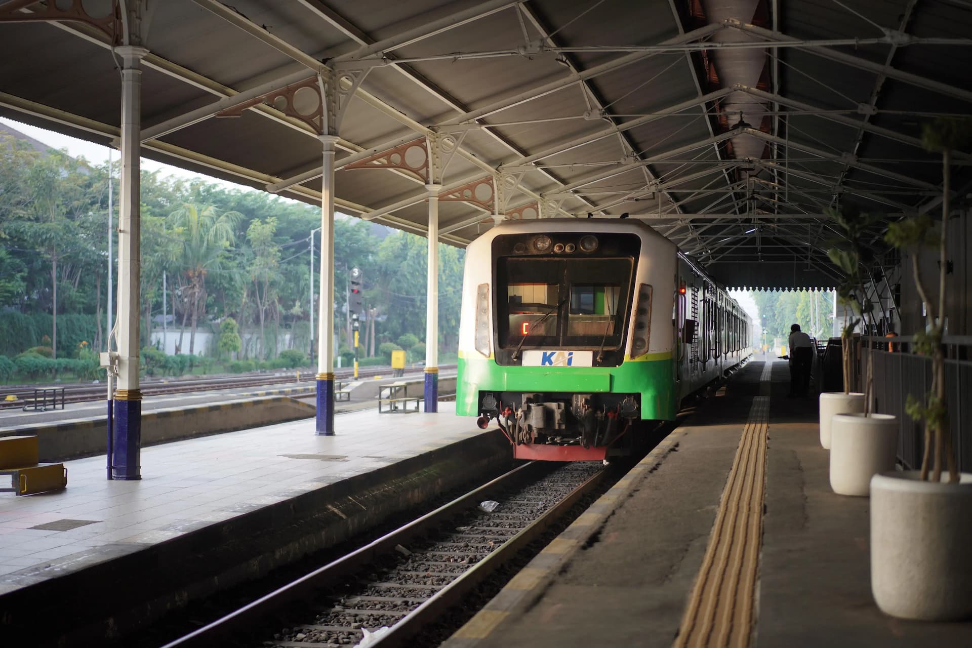 KAI Commuter Ubah Jadwal Kereta di Wilayah Surabaya Mulai 1 Juli 2025