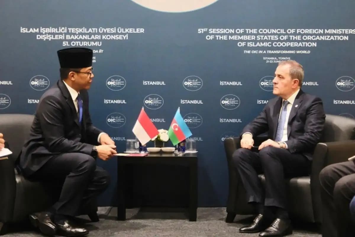 Menlu RI Apresiasi Azerbaijan atas Bantuan Evakuasi 96 WNI dari Iran  