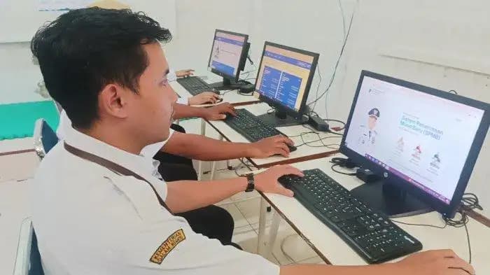 Pendaftaran SPMB SMP Surabaya Dibuka 23 Juni, Siswa Bisa Pilih Dua Jalur Sekaligus  