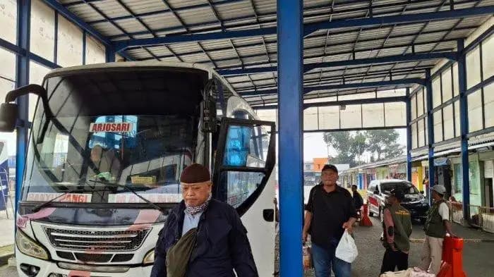 Terminal Arjosari Malang Mulai Tegas Tangani Bus yang Berhenti Sembarangan  