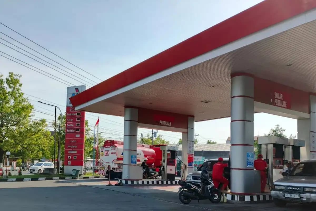 Kenaikan Harga BBM Non-Subsidi Picu Warga Beralih ke Kendaraan Listrik  