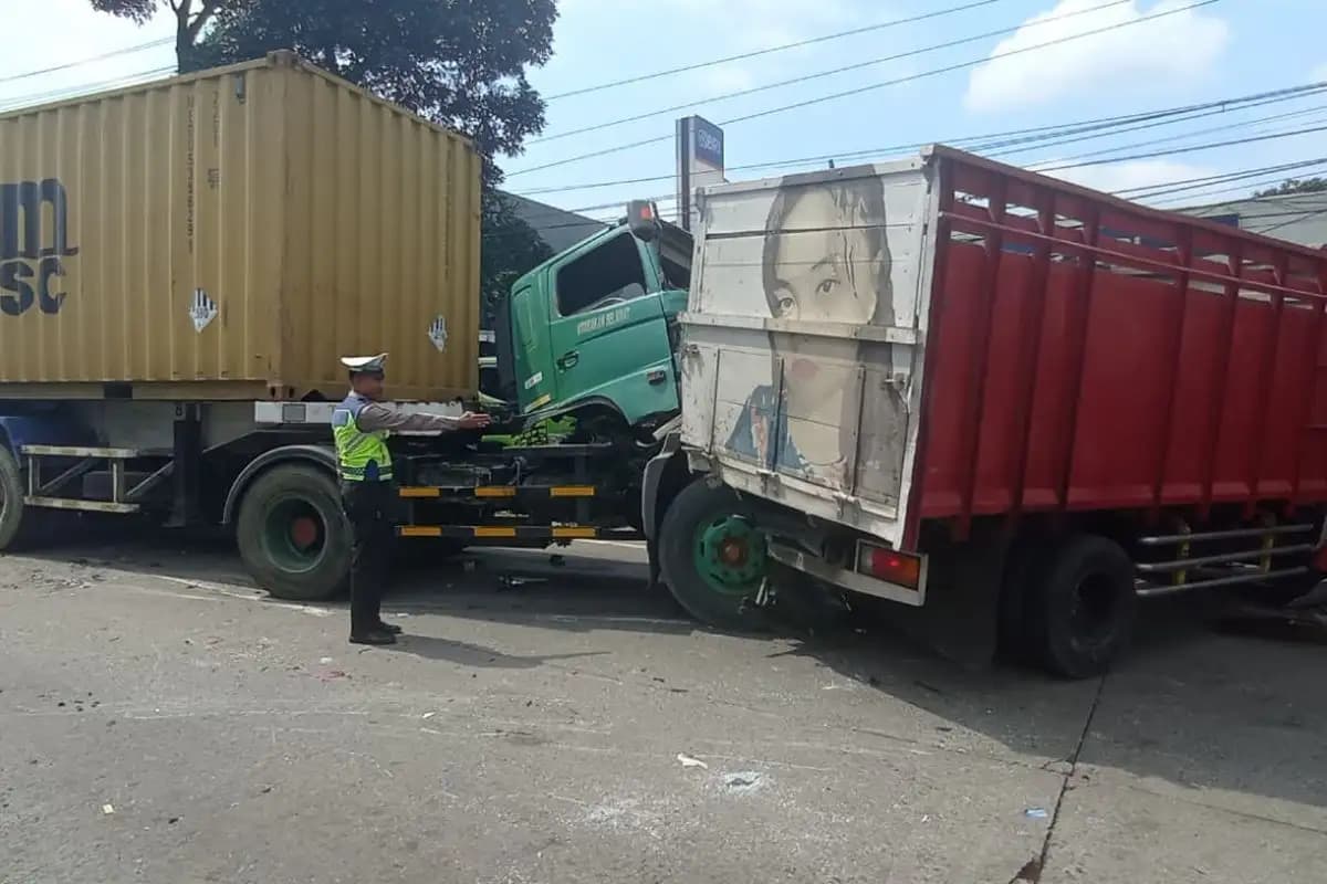 Kecelakaan Beruntun di Bawen Akibat Truk Rem Blong, 9 Kendaraan Rusak dan Lalu Lintas Macet  