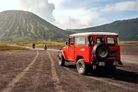 2 Wisatawan China Selamat dari Kecelakaan Jip di Gunung Bromo  