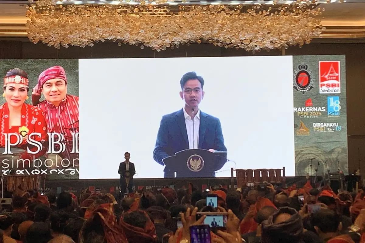 Gibran Sebut Effendi Simbolon Berkorban Besar Setelah Dipecat PDI-P  