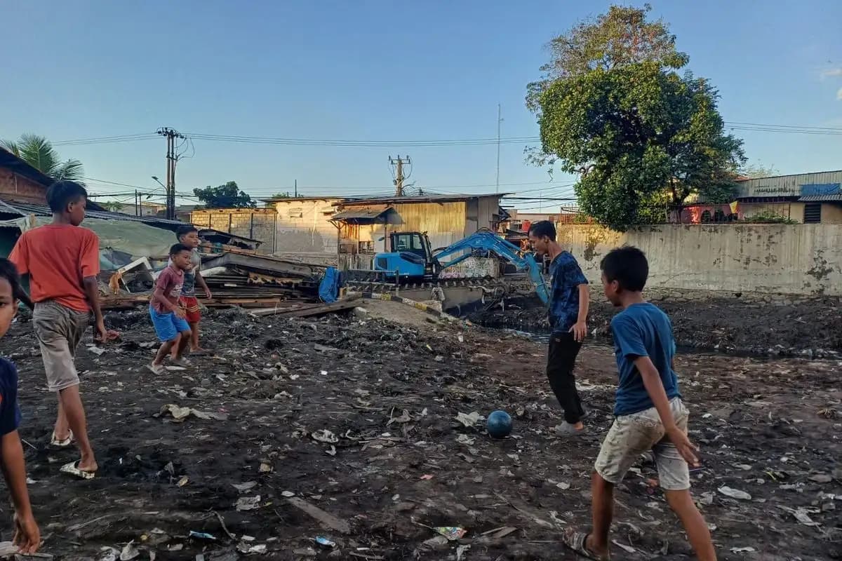 Pemprov DKI Bangun Tanggul Kali Semongol untuk Atasi Banjir Jakarta Barat  