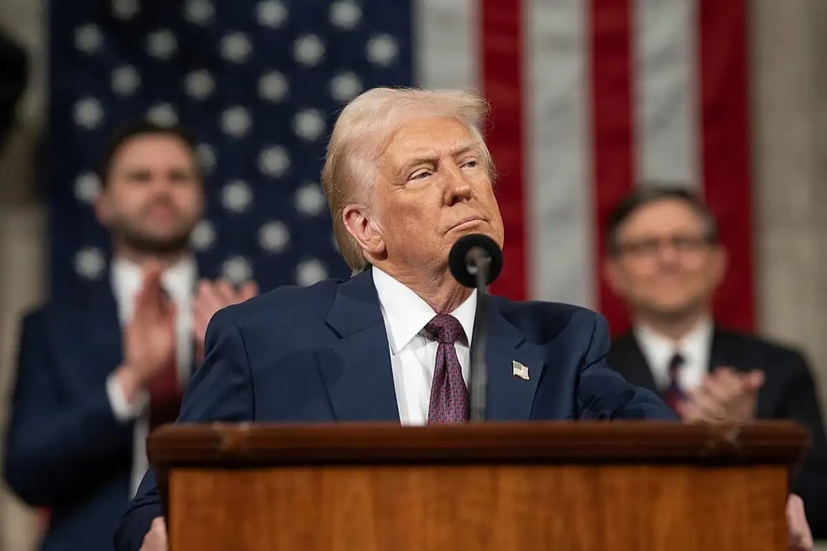 Trump Tawarkan Penghapusan Tarif 32% untuk Indonesia dengan Syarat Bangun Pabrik di AS  