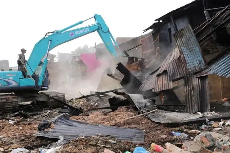 Jeritan Warga Pulo Timaha Bekasi di Balik Penggusuran: Dari Warung Legendaris hingga Tuntutan Keadilan  
