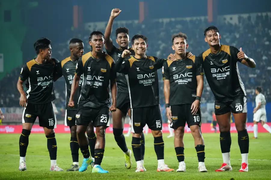 Dewa United Tahan Imbang Persib 1-1, Riekerink Puas Meski Bermain dengan 10 Pemain