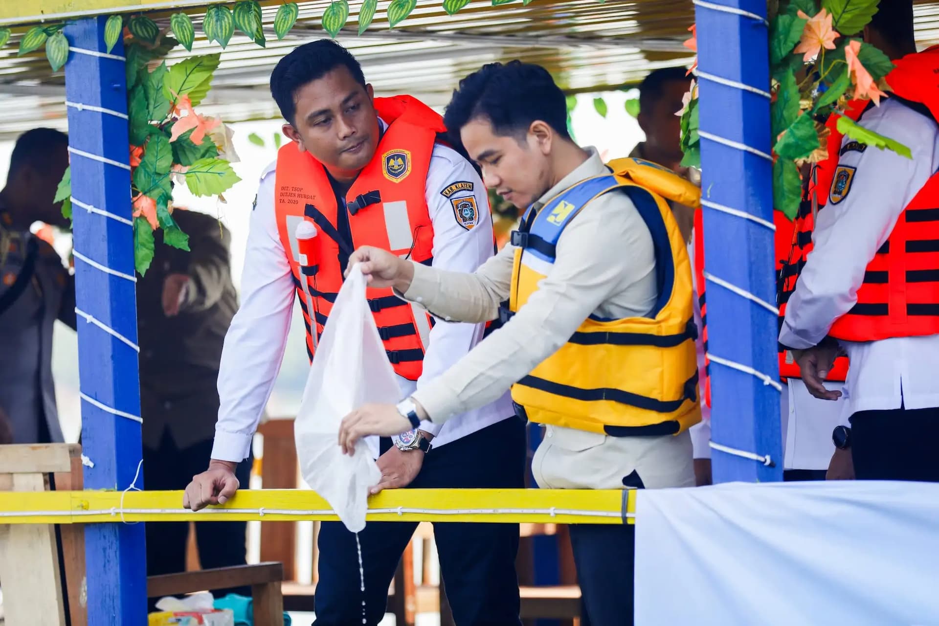 Wapres Gibran dan Gubernur Jateng Tebar 50 Ribu Benih Ikan di Rowo Jombor, Dorong Ekowisata dan Ketahanan Pangan